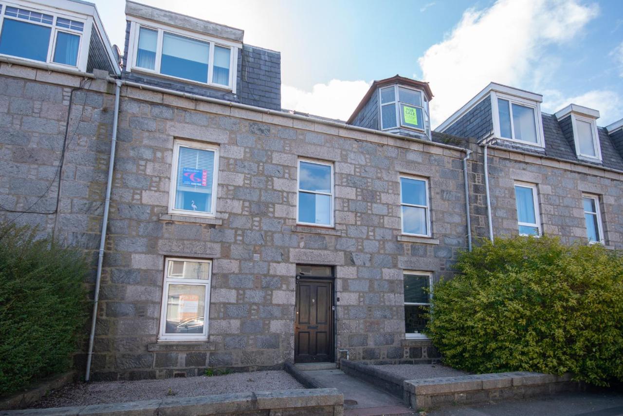 Dwellcome Home Ltd 1 Bed Apt, Half Mile To Union Street Yet Quiet, Free Parking, Fast Wifi, Ideal For Long Term Contractor, Etc Stays, Fully Equipped Kitchen, Regular Housekeeping Option - See Our Site For Assurance Aberdeen Exteriör bild